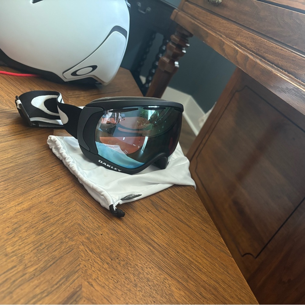 Oakley Ski / Snowboard Goggles